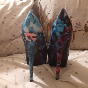 Platform heels Never worn